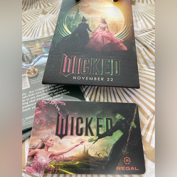 💚WICKED REGAL THEATRE COLLECTIBLES💗🪄 - Picture 6 of 6